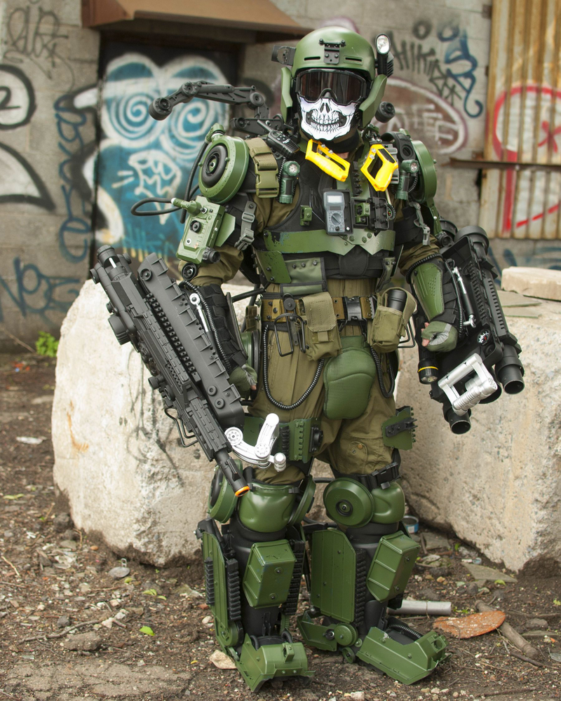 Illustration for article titled The World's Most Badass Tom Cruise Cosplay